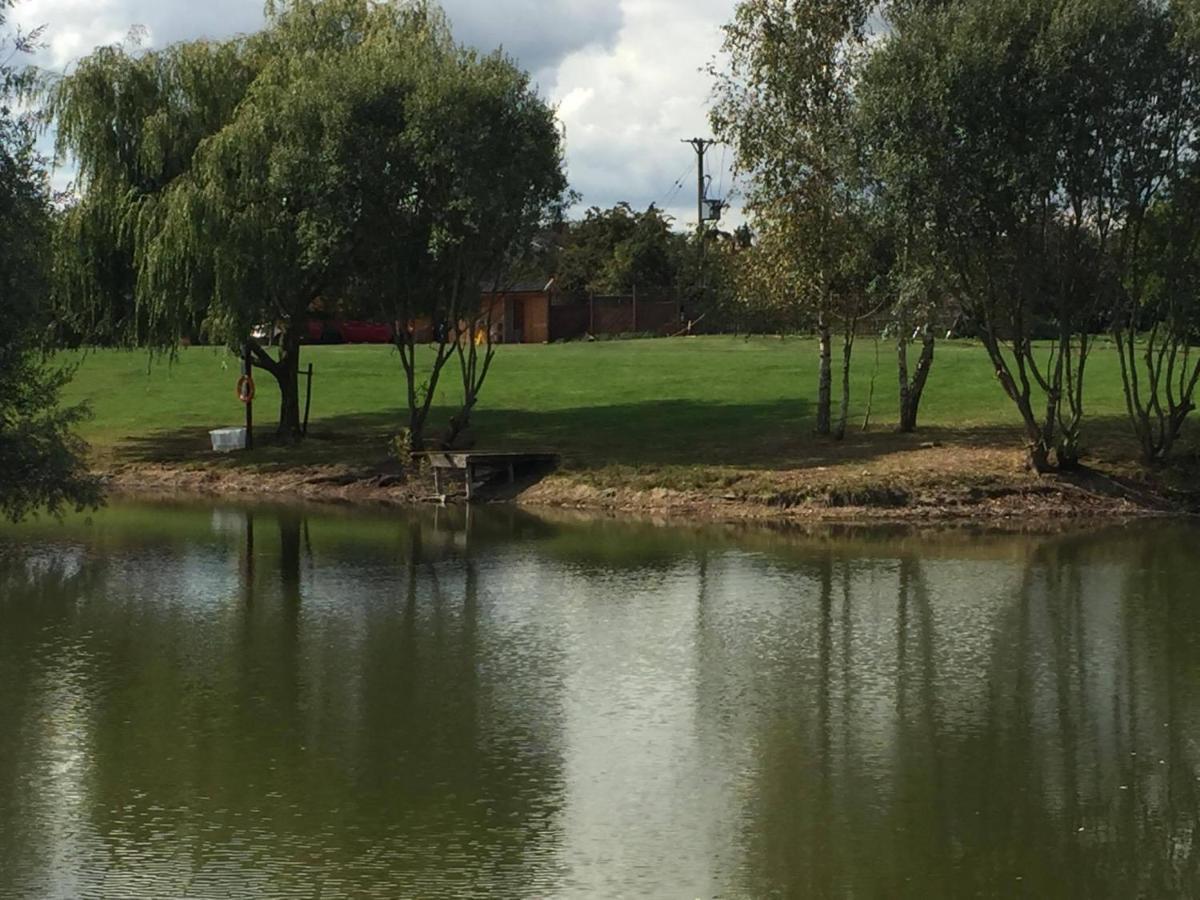 Elton Barn Fishery & Retreat 诺丁汉 外观 照片